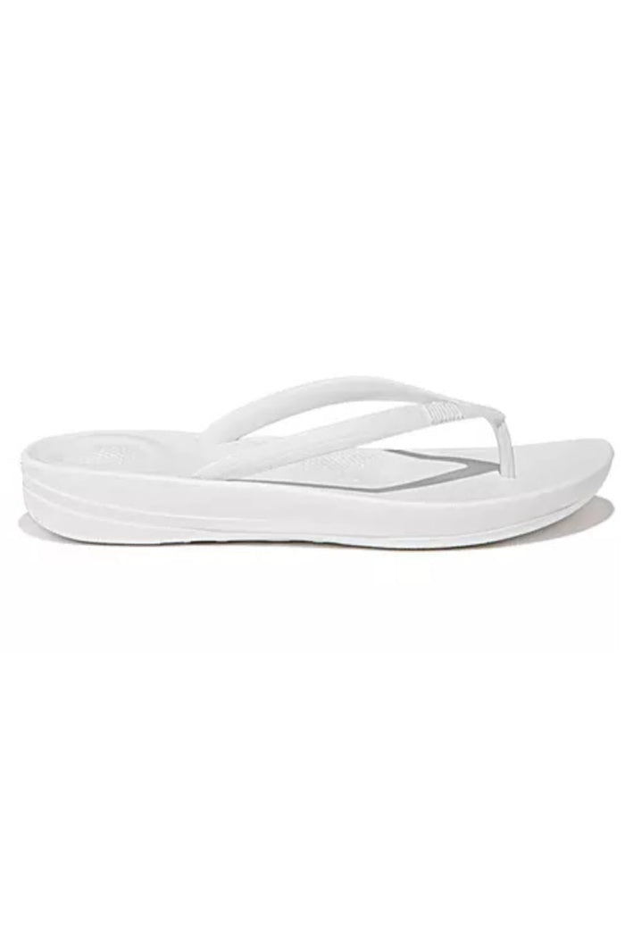 FITFLOP IQUSHION Ergonomic Flip-Flops In Urban White