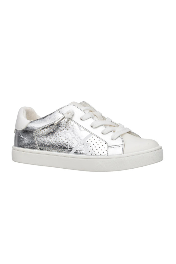 NINA FALLON IN WHITE CRINKLE